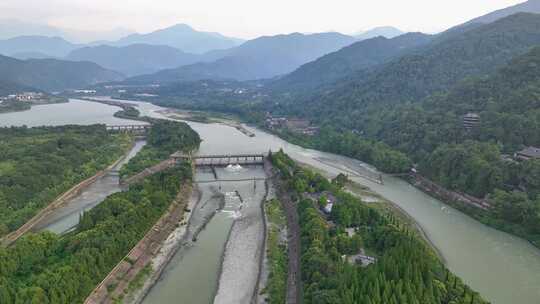 航拍清晨的四川成都岷江都江堰水利工程