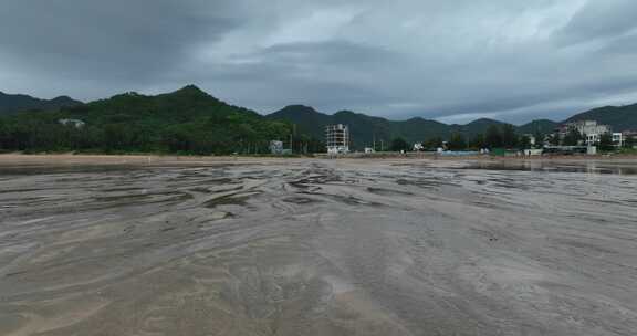 台风天高罗海滩游玩