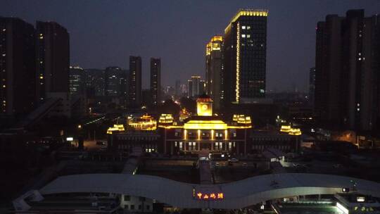 夜晚航拍南京长江边下关码头城市灯光