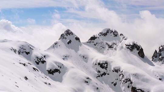 攀登雪山团队励志登山