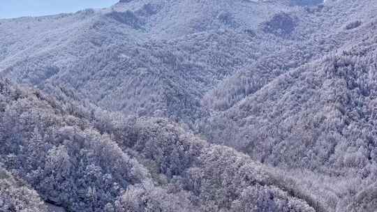 秦岭山脉冬季雪景