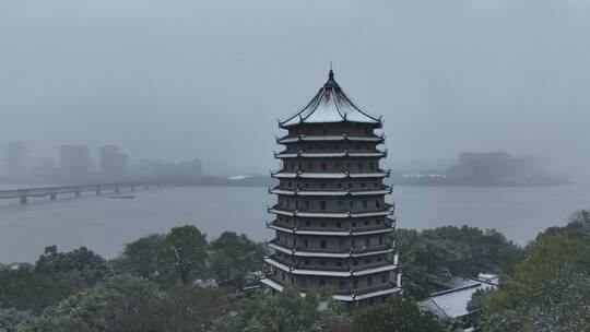 航拍西湖大雪