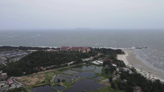 航拍广东茂名浪漫海岸景区视频素材模板下载