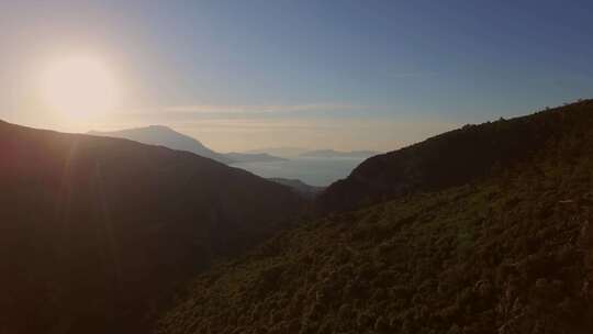 山间日落航拍全景