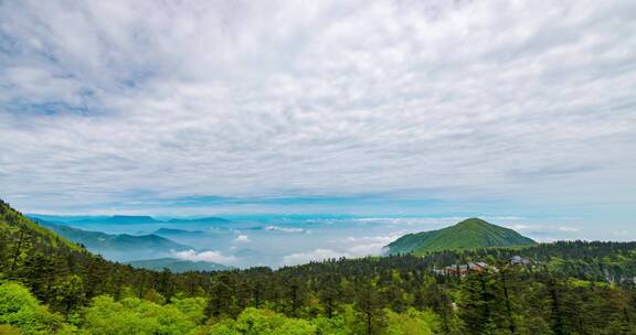 峨眉山半山腰接引殿雷洞坪延时摄影