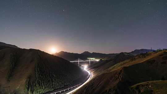 新疆伊犁果子沟大桥银河星空震撼延时风光