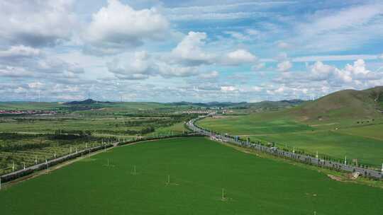 航拍草原天路 草原公路 公路上行驶的汽车