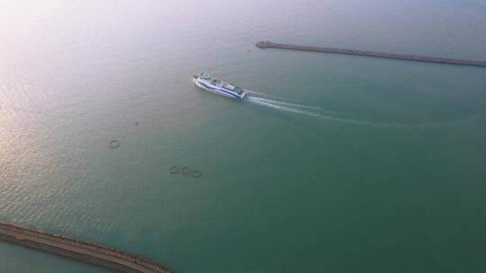 海南海口海上轮渡轮船行驶航行航拍