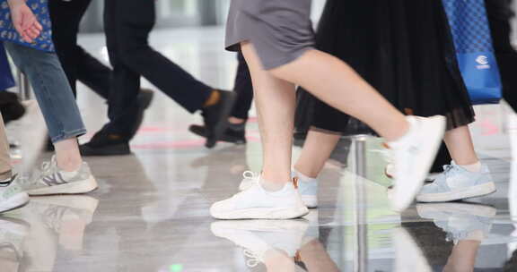 慢镜头 走路 唯美 空镜头 脚步