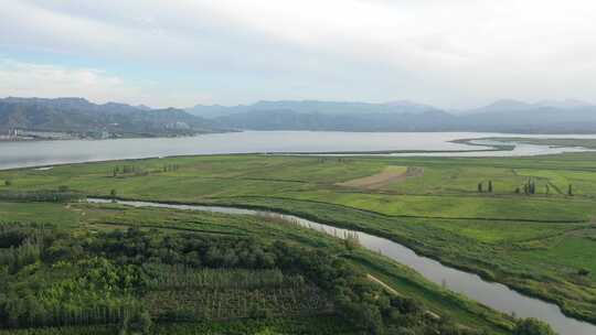 航拍树林 生态园 水库风力发电