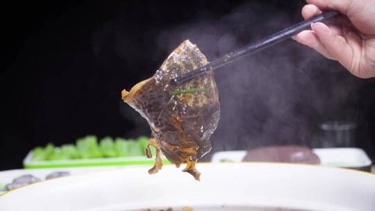 红烧甲鱼菜品制作过程展示