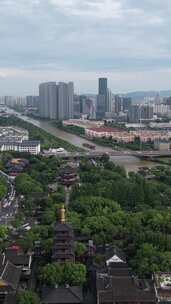 竖版航拍江苏苏州寒山寺历史文化建筑