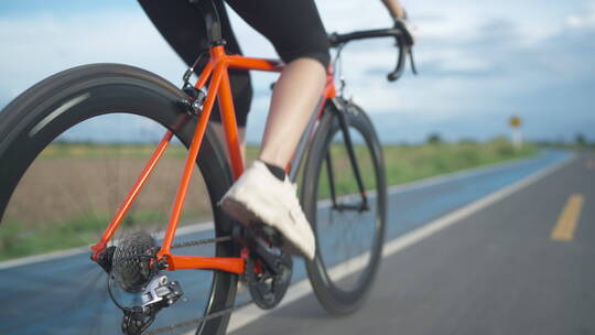 骑自行车游玩运动郊游生活乡村旅游健康休闲