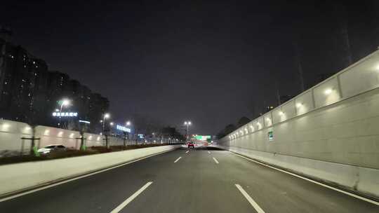 城市夜晚夜景开车第一视角汽车窗外沿途风景视频素材模板下载