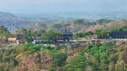 山顶上古老寺庙的鸟瞰图。拉图博科寺，印度