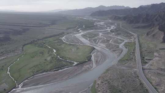 青海海西德令哈河流公路航拍视频