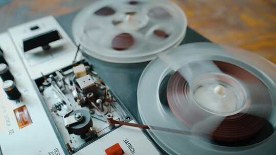旧卷轴磁带录音机中的Fastfront磁带