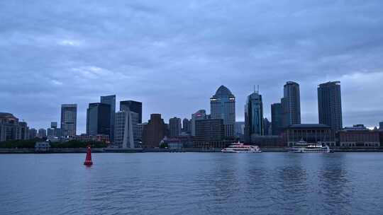 傍晚上海黄浦江延时与都市天际线夜景