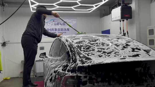自助洗车泡沫拖布洗车视频素材模板下载