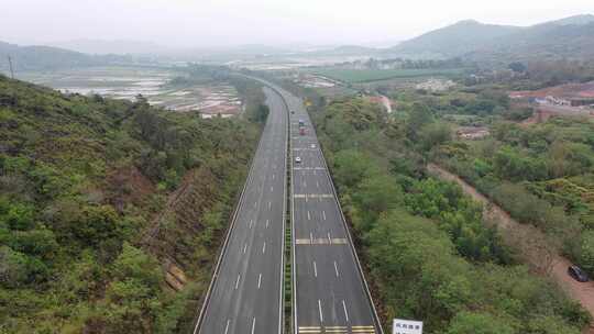 惠深沿海高速惠东段、高速公路上的车辆