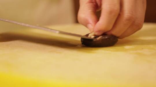 厨师切水发香菇视频素材模板下载