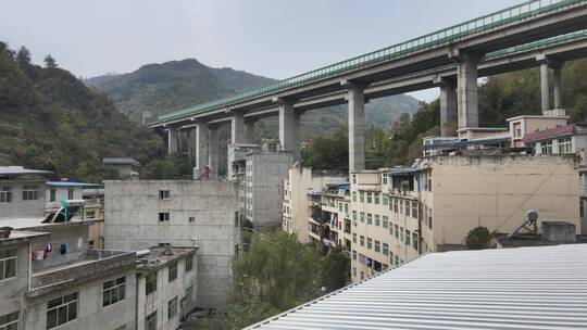 山间高速公路航拍