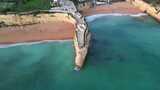 葡萄牙大西洋海滩和悬崖的鸟瞰图。高清在线视频素材下载