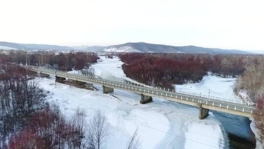 雪中的松岭大桥