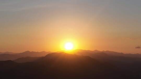 傍晚森林日落航拍夕阳延时唯美夏日黄昏天空