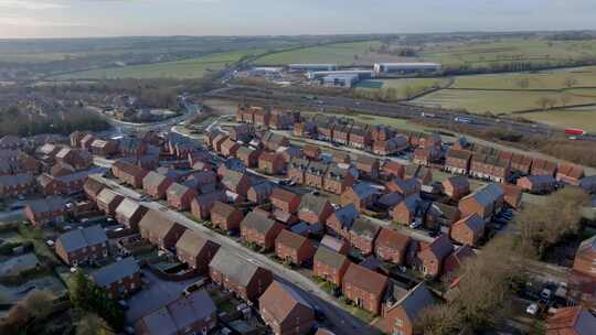 英国晨间鸟瞰下的新建住宅区