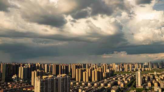 云层延时从晴空万里到积雨云形成到到下雨