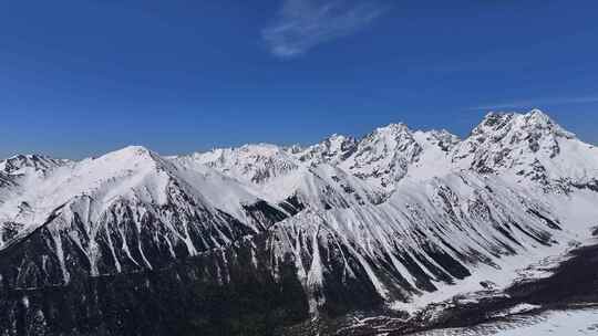 白马雪山山脉垭口群峰航拍