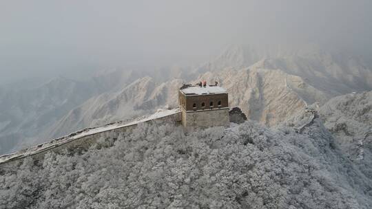 航拍 冬季雪天的箭扣长城