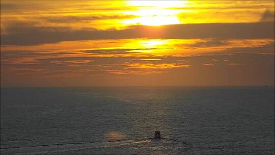 日落时的唯美海洋场景