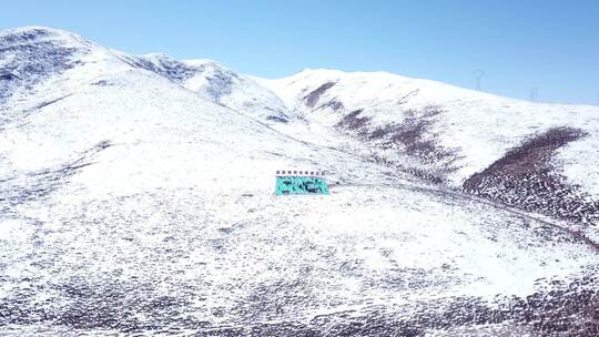 4K西藏雪山电力建设现场航拍01