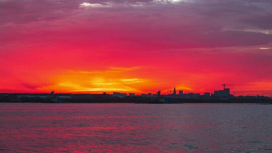 入海口 城市上空的云 日出前的朝霞延时摄影