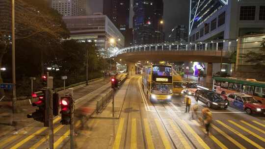 香港城市夜间街道穿梭