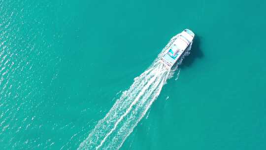 青海海南青海湖船只碧水航拍视频