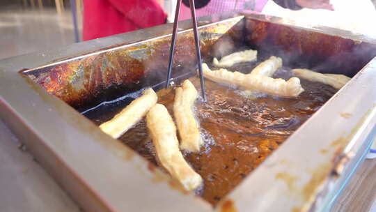 油炸 炸 油条 炸油条 美食