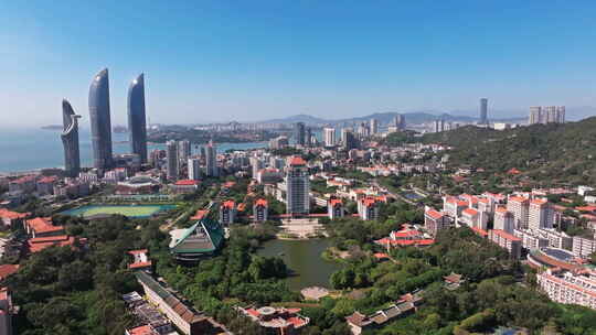 福建厦门大学与世茂海峡大厦双子塔城市风景