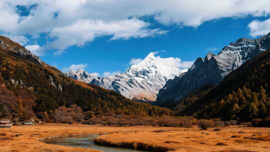 川西雪山自然风光全景