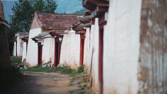 寺院小路房子