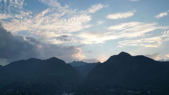 航拍高山森林晚霞