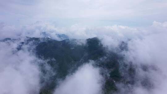 山峰高山云海航拍穿云