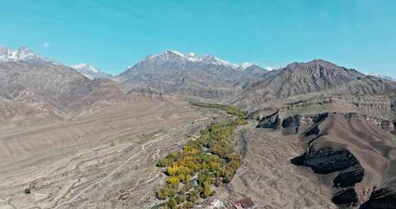 连绵的天山山脉