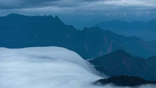 四川雅安牛背山云海云瀑贡嘎雪山高空延时