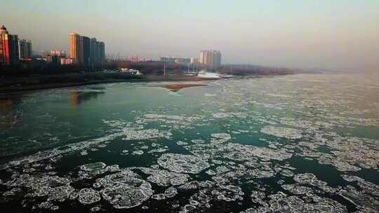 松花江佳木斯流冰景观