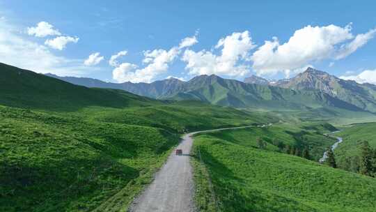 孟克特古道 新疆 雪山草原 旅行自驾