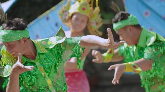 孔雀舞视频云南德宏傣族民间孔雀舞表演视频素材模板下载