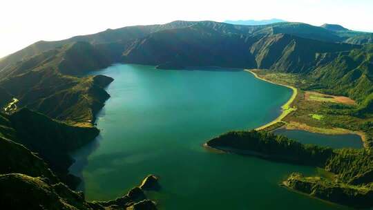 湖泊山脉自然风光航拍素材